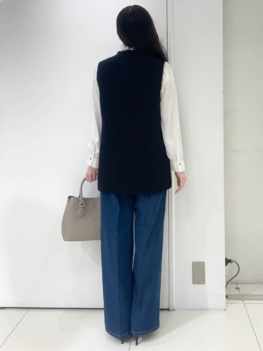 moeさんの「UNTITLED｜【オンオフ使える】スラブツイード ジレ」を使ったコーディネート