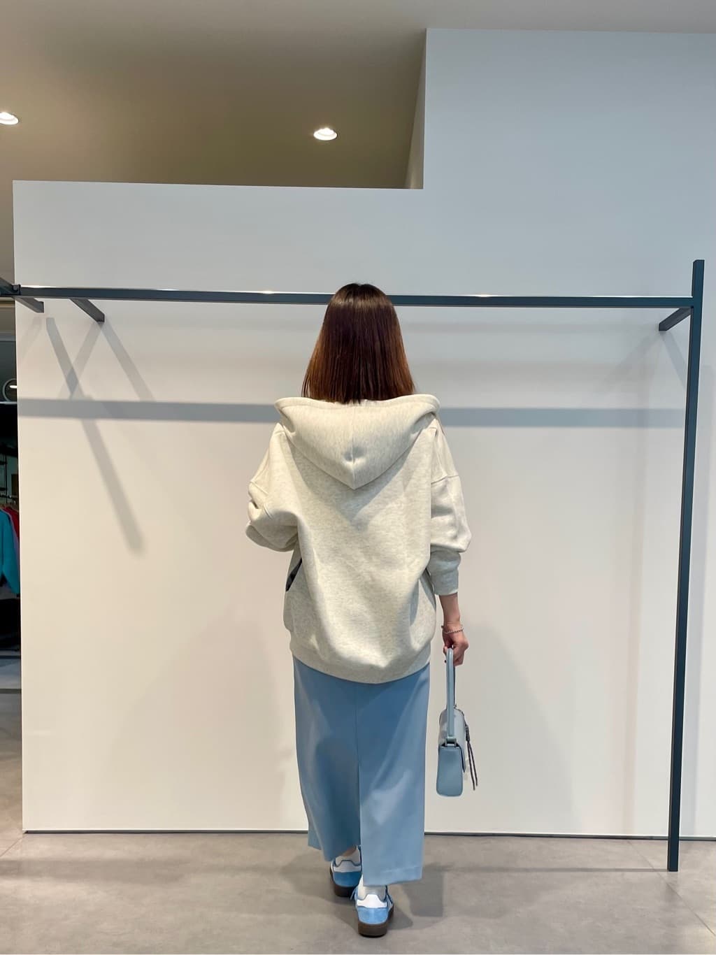 amiさんの「INDIVI｜ビスチェレイヤードニット」を使ったコーディネート