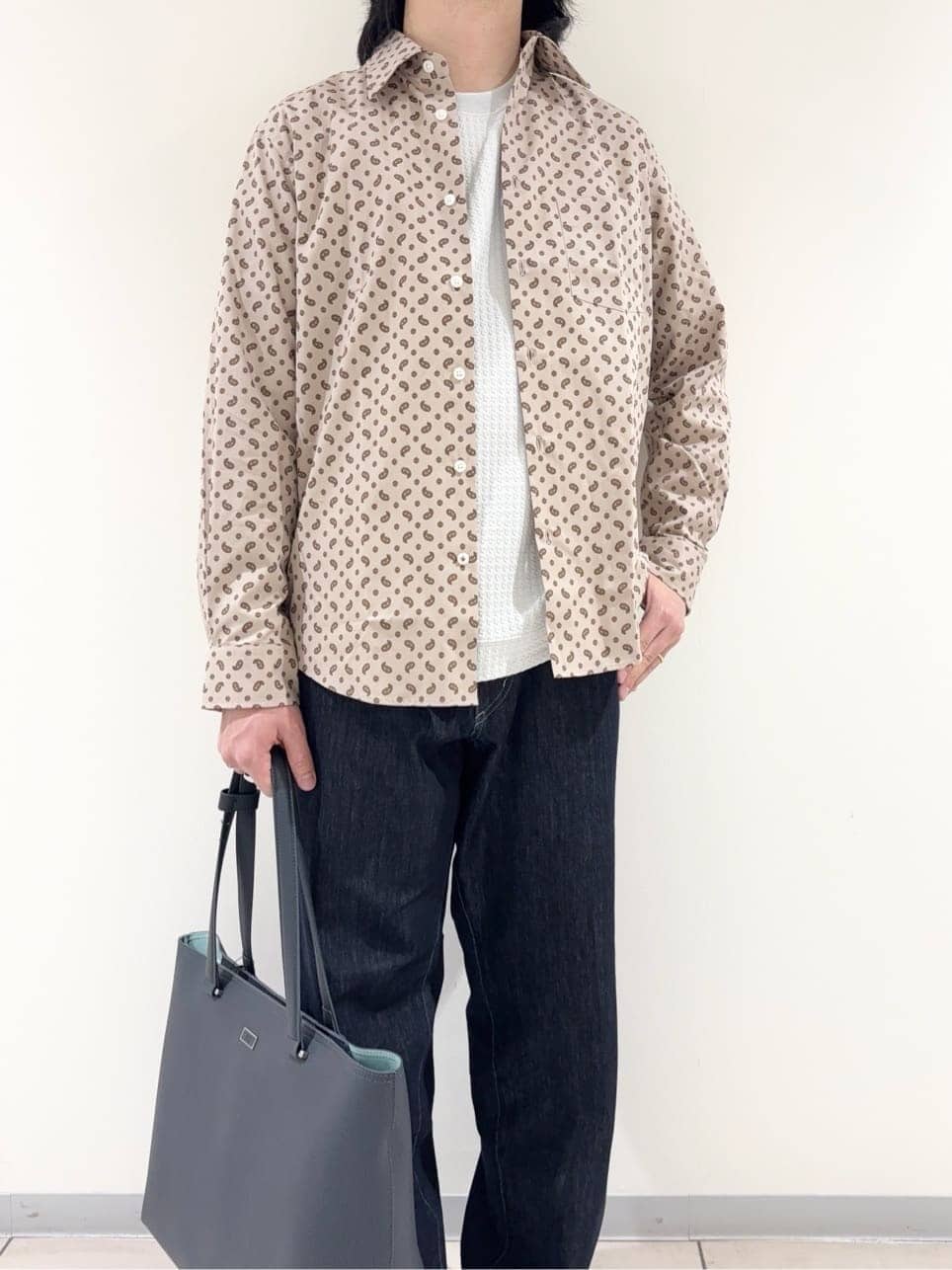 及川さんの「TAKEO KIKUCHI｜【BOWLER HAT LABEL】小紋ペイズリープリント 長袖シャツ」を使ったコーディネート
