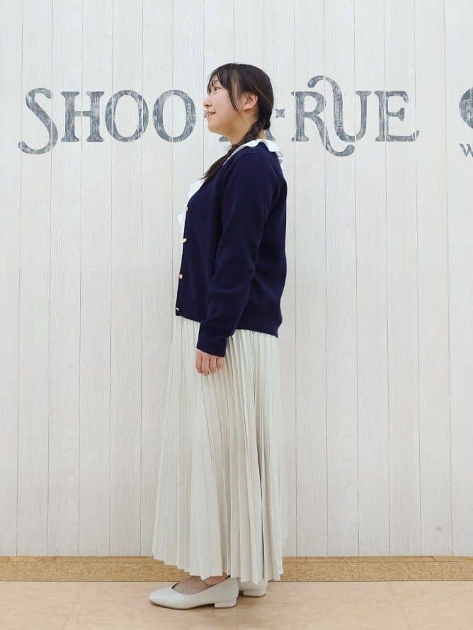 とろろさんの「SHOO･LA･RUE｜【洗濯機可/S-LL】きれいめにもカジュアルにも スエードライク プリーツスカート」を使ったコーディネート