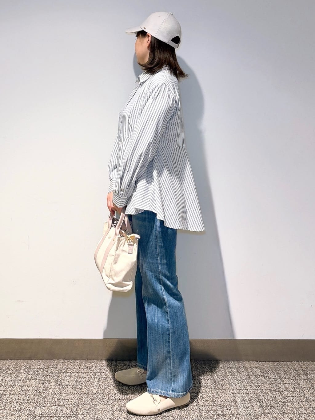 みーさんの「grove｜【選べる着丈】美シルエットデニムソフトフレアーパンツ」を使ったコーディネート