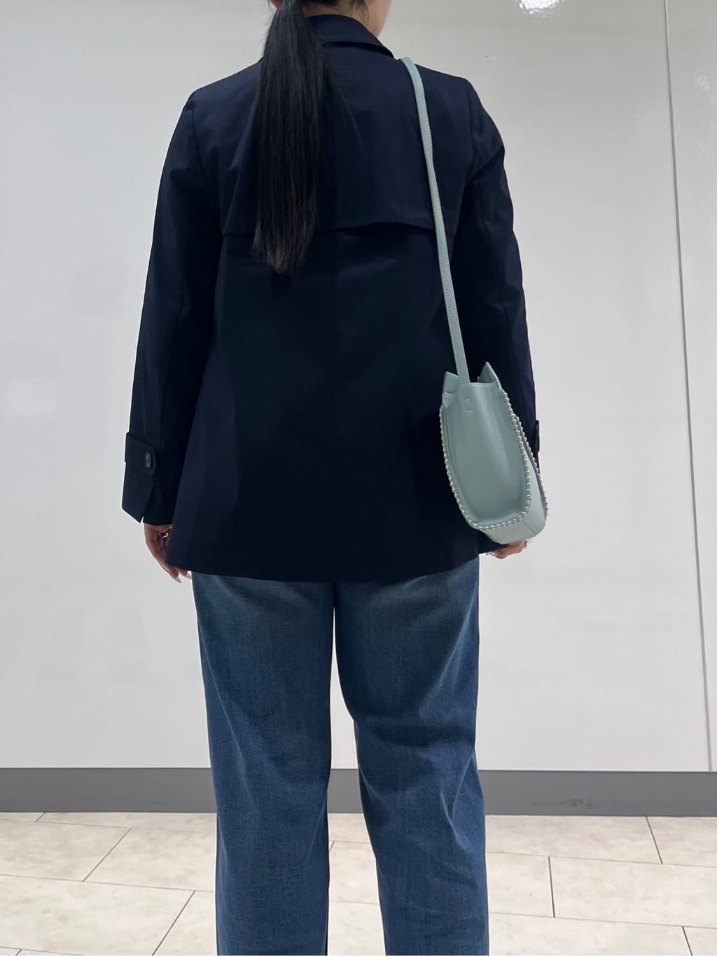 hasuさんの「INDIVI｜【花粉付着防止／撥水／UVケア】名品トレンチコート」を使ったコーディネート