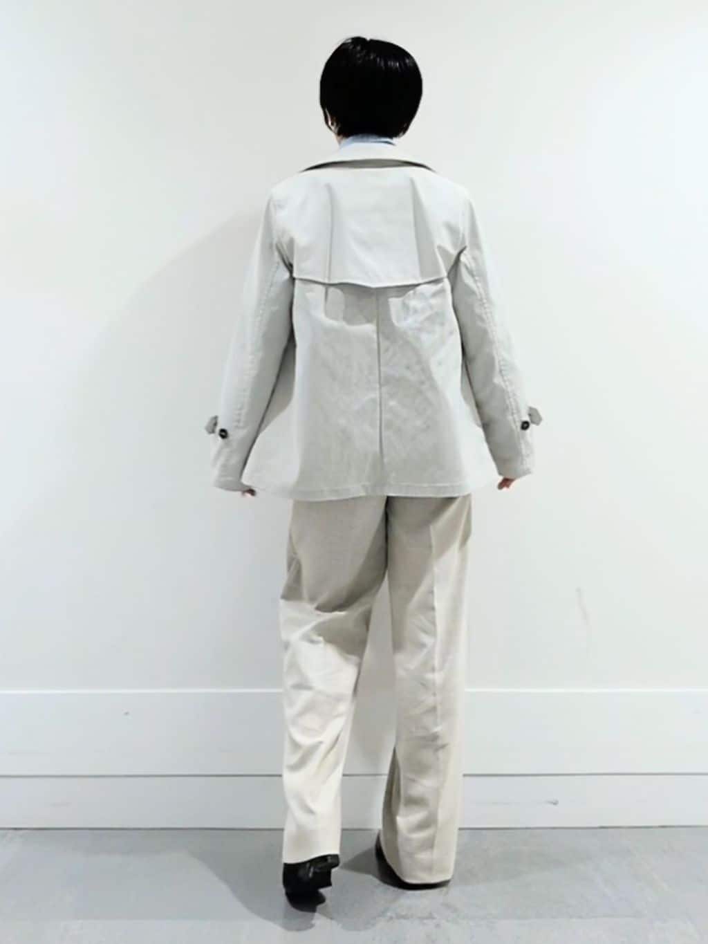 ミズタさんの「UNTITLED｜【定番人気/はっ水/洗える】タスランショートトレンチコート」を使ったコーディネート