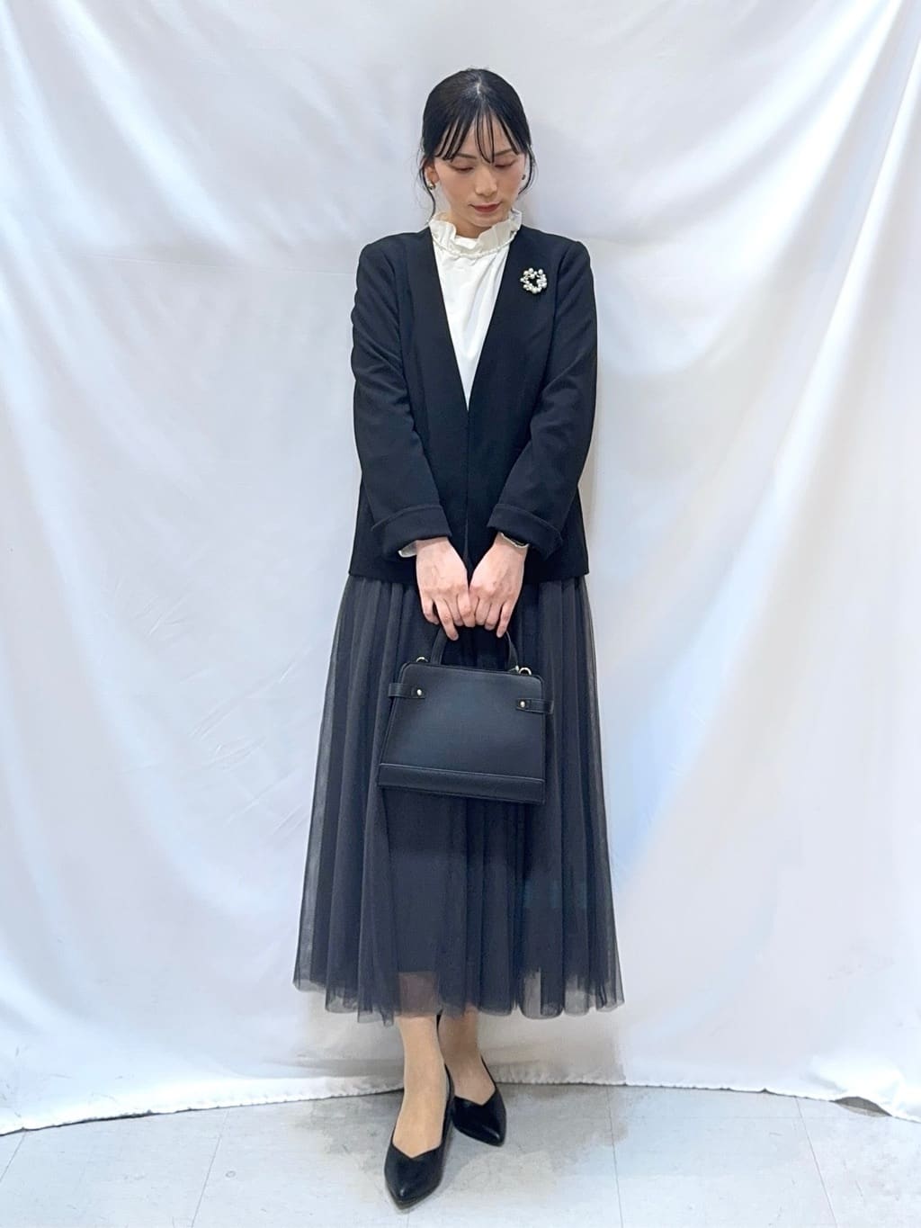 𝐇𝐢𝐫𝐨𝐦𝐢さんの「SHOO･LA･RUE｜【洗濯機可/セットアップ可/S-3L】きちんと楽に。カットジョーゼットノーカラージャケット」を使ったコーディネート