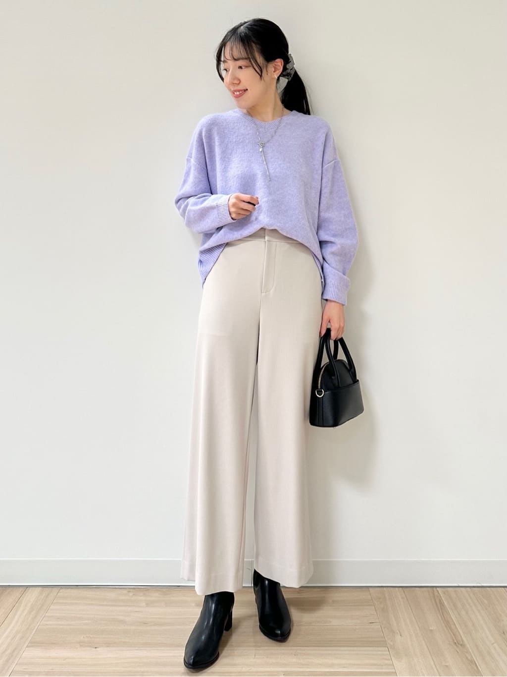 Momoさんの「Reflect｜【選べる5色／ゆったりシルエット】Vネックスパンコールニット」を使ったコーディネート
