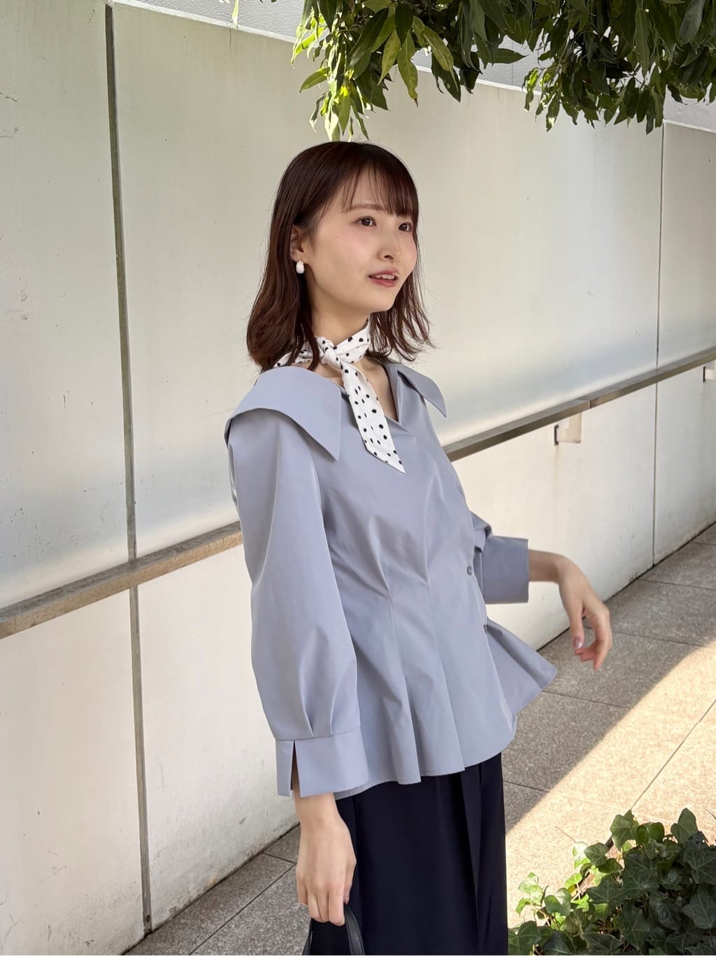 みさかさんの「index｜カシュクールタックシャツ【洗濯機OK／ストレッチ】」を使ったコーディネート