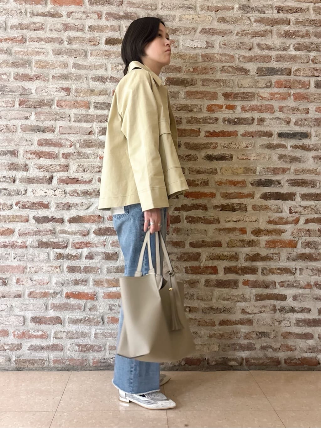 しばさんの「THE SHOP TK｜大人かっこいい 軽やかデニム＆チノブルゾン」を使ったコーディネート