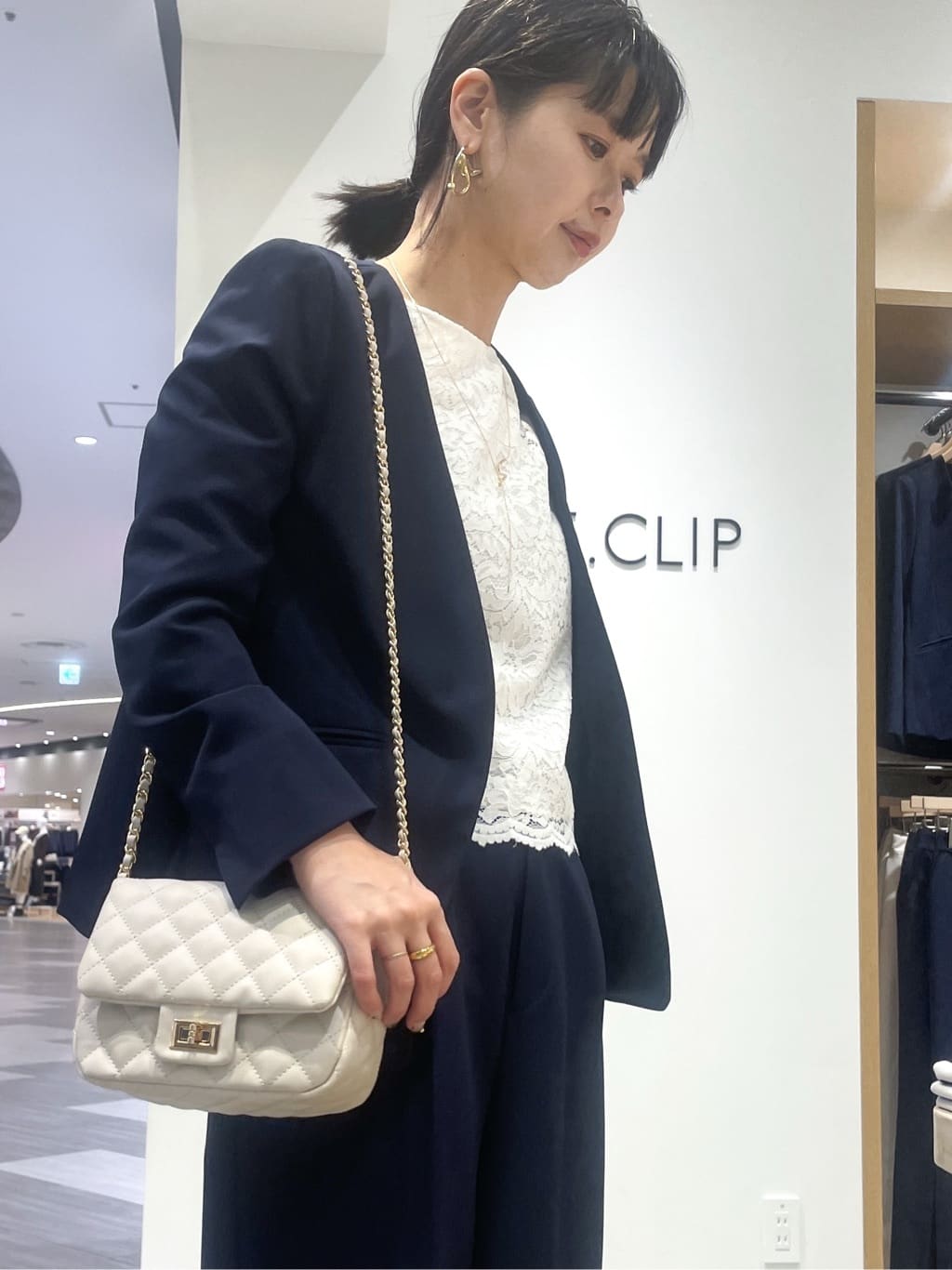 あいさんの「OPAQUE.CLIP｜《通勤／セットアップ対応》 Vネックジャケット／ダブルクロス【洗濯機OK】」を使ったコーディネート