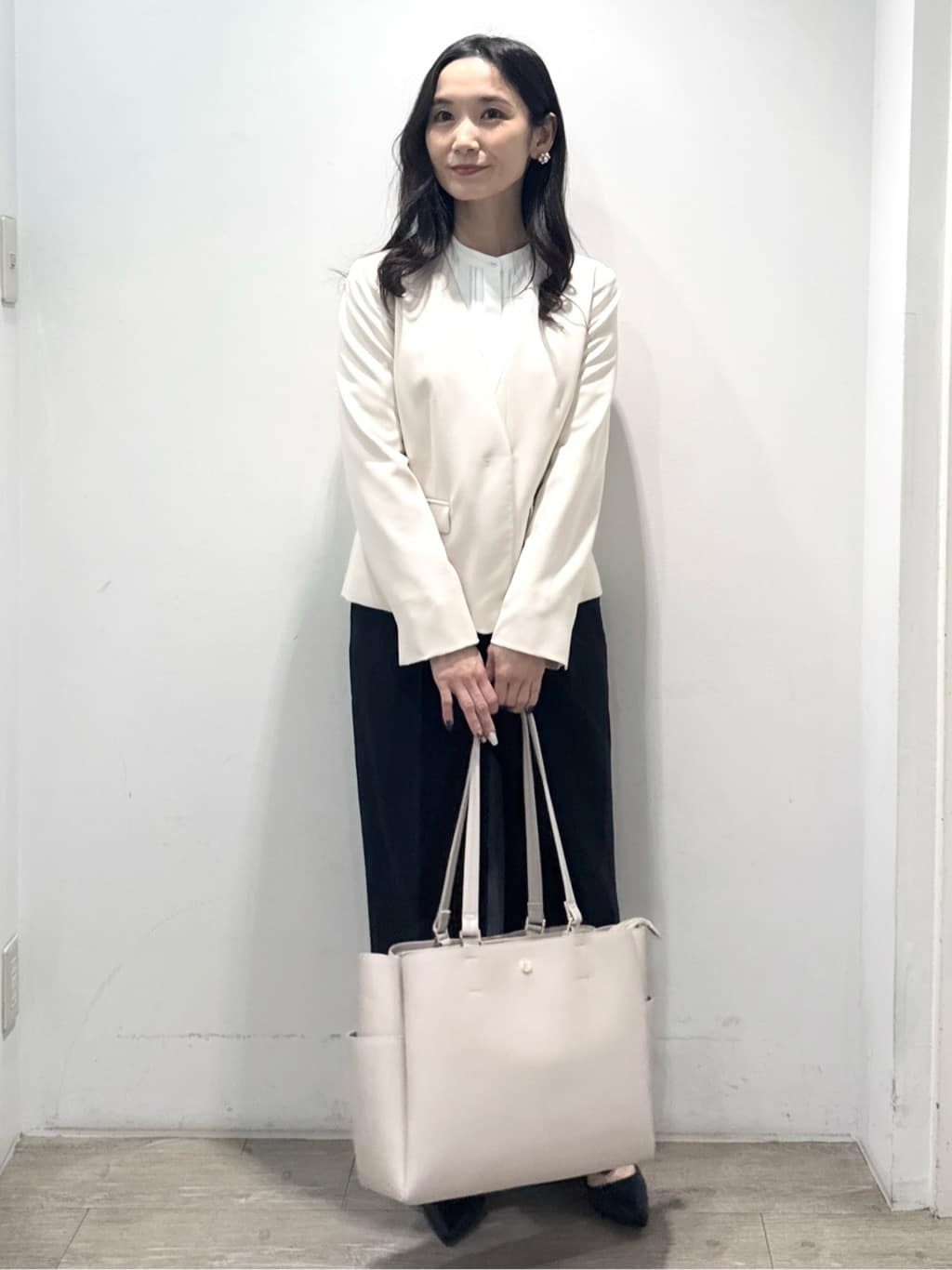yuicciさんの「OPAQUE.CLIP｜《通勤／セットアップ対応》 パイピングVネックジャケット【洗濯機OK】」を使ったコーディネート