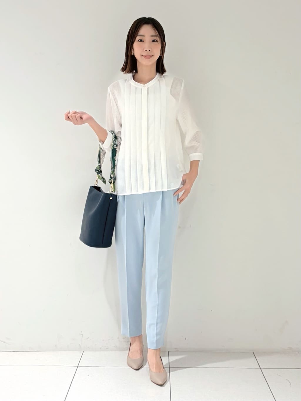 shioriさんの「INDIVI｜【洗える／多機能／SETUP可】着る日傘ダブルジャケット」を使ったコーディネート