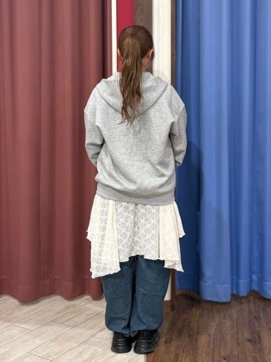 SAKUさんの「SHOO･LA･RUE｜【前後2WAYネック】レイヤードスタイルにおすすめ レースキャミチュニック」を使ったコーディネート