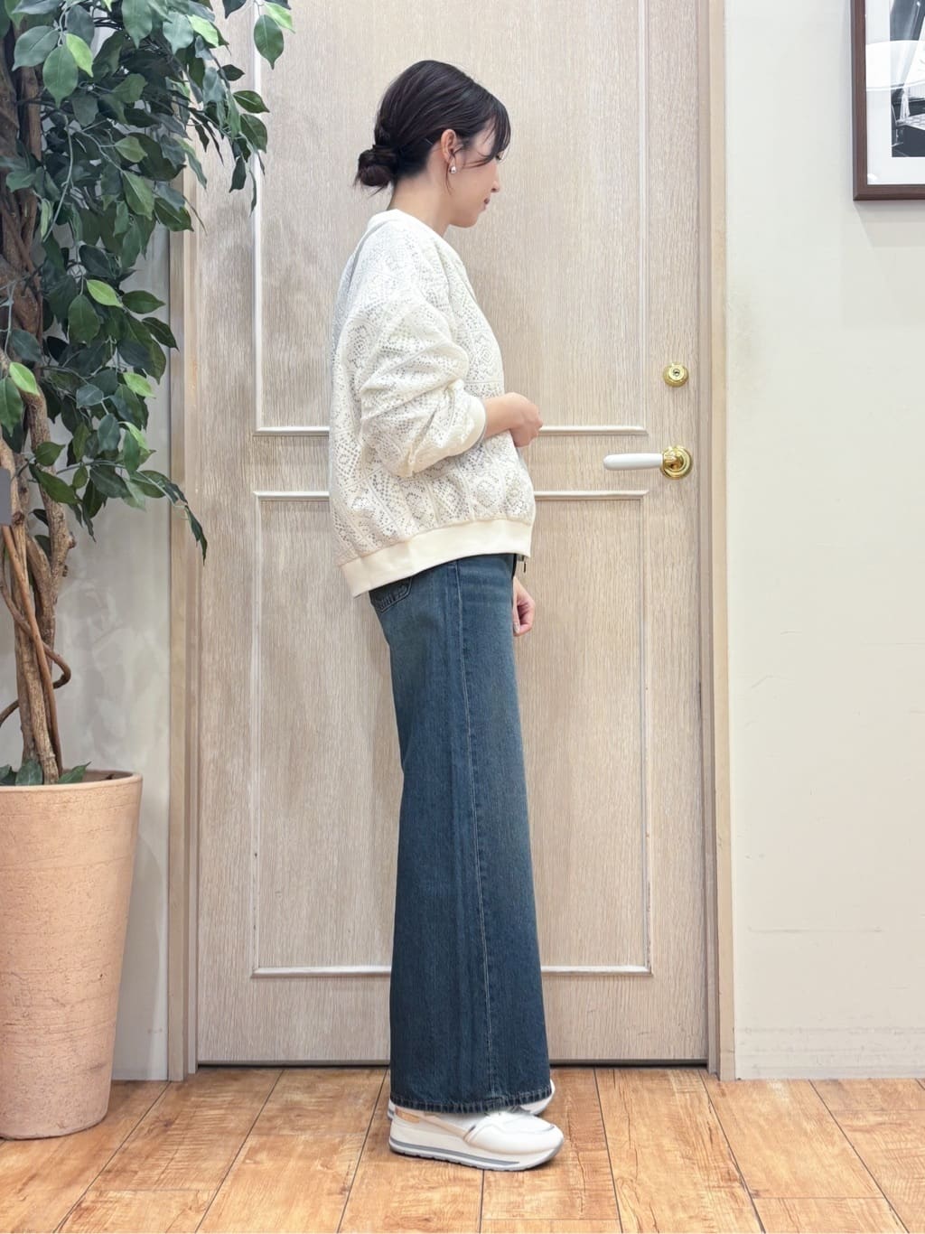 なみさんの「SHOO･LA･RUE｜ちょうどいい華やかさ　ふんわりレースブルゾン」を使ったコーディネート