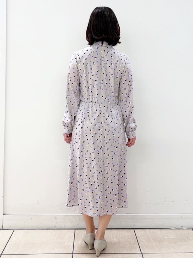 KIKIさんの「Reflect｜【セレモニー／通勤／おでかけに◎】フラワープリントボウタイワンピース」を使ったコーディネート