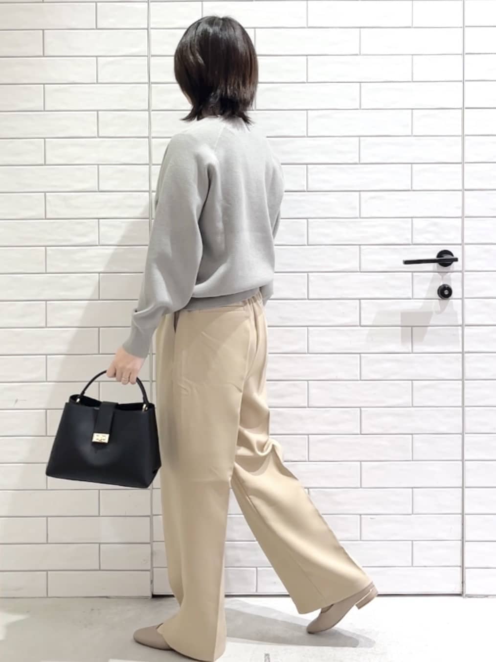 しおりさんの「OPAQUE.CLIP｜スウェットライクニット【洗濯機OK】」を使ったコーディネート