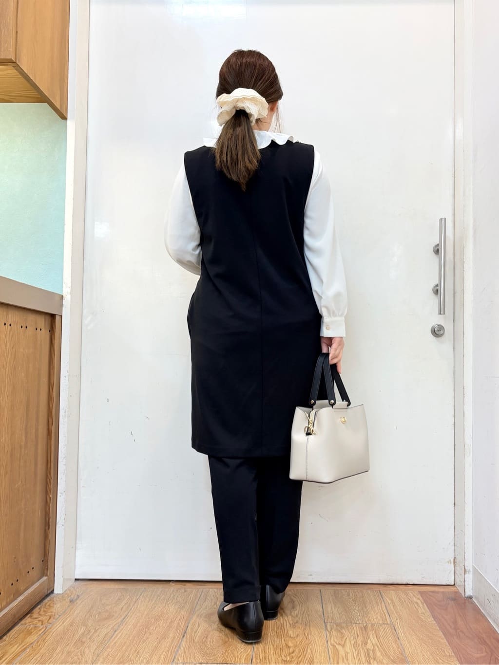 だいわさんの「SHOO･LA･RUE｜【洗濯機可/セットアップ可/S-3L】きちんと楽に。カットジョーゼット ロングジレ」を使ったコーディネート