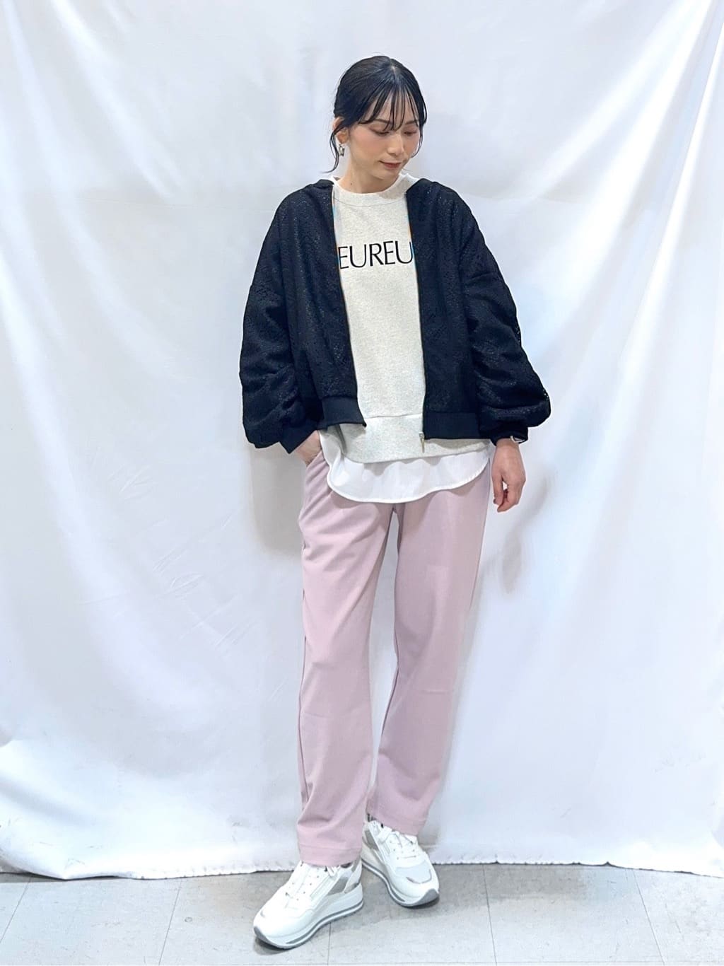 𝐇𝐢𝐫𝐨𝐦𝐢さんの「SHOO･LA･RUE｜ちょうどいい華やかさ　ふんわりレースブルゾン」を使ったコーディネート