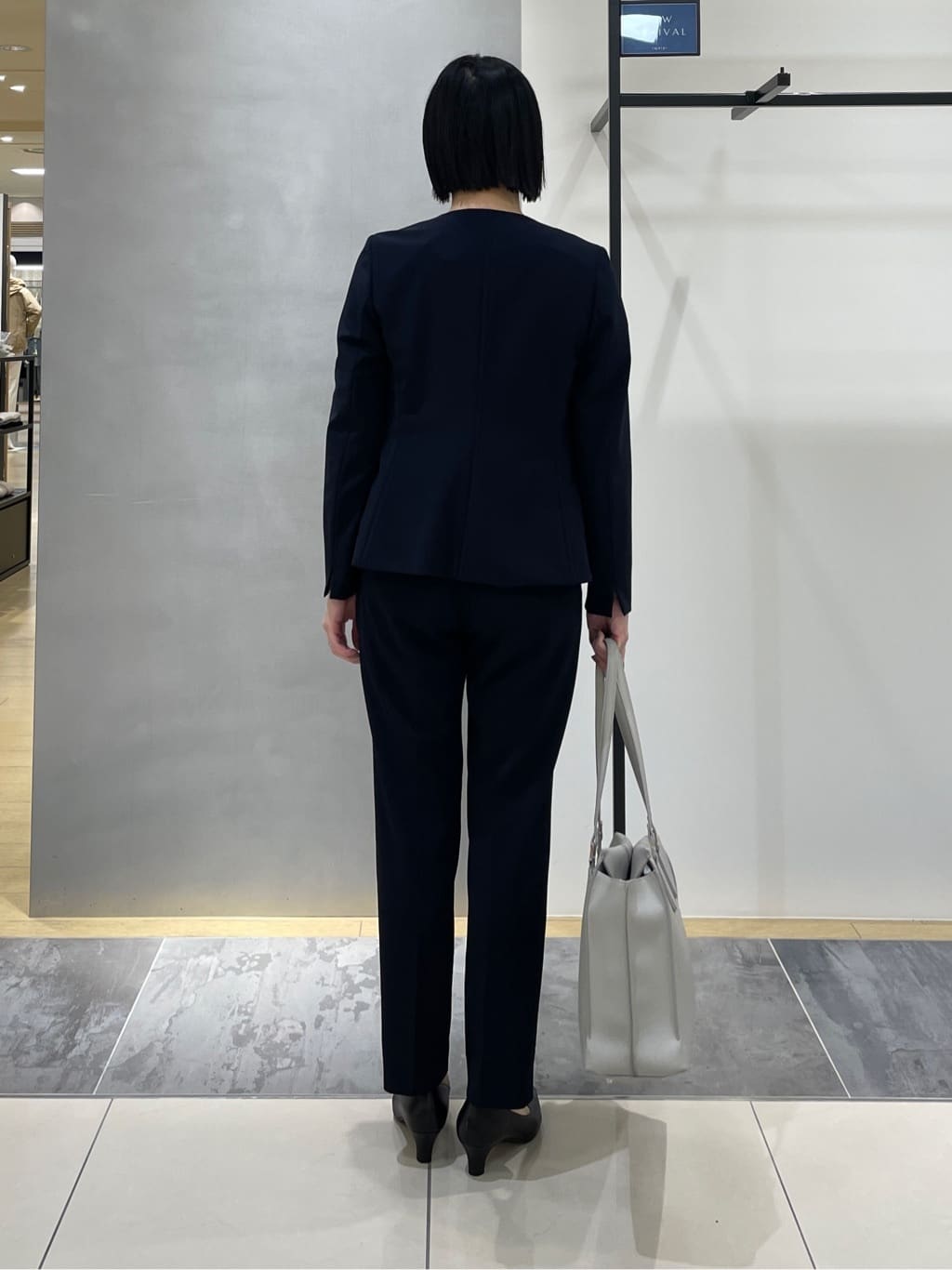 shihoさんの「INDIVI｜【通勤スーツ／洗える】ストレッチカラーレスジャケット」を使ったコーディネート