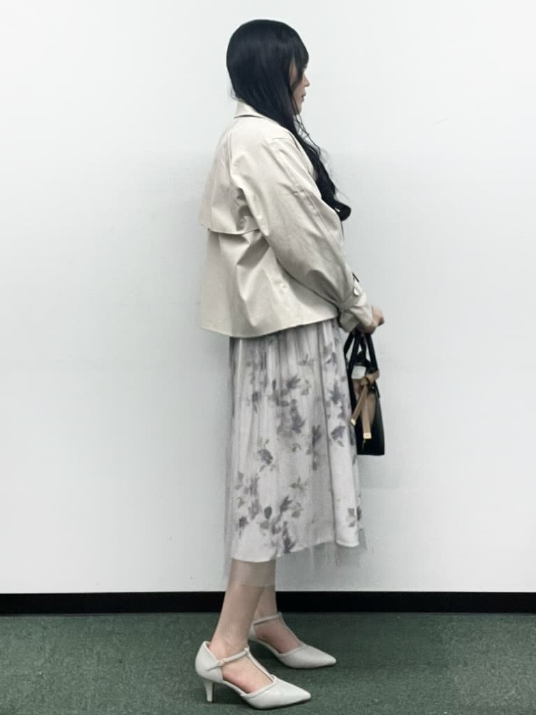 Hitomiさんの「index｜キャンディスリーブショートトレンチコート【洗濯機OK／撥水／防花粉】《5col》」を使ったコーディネート