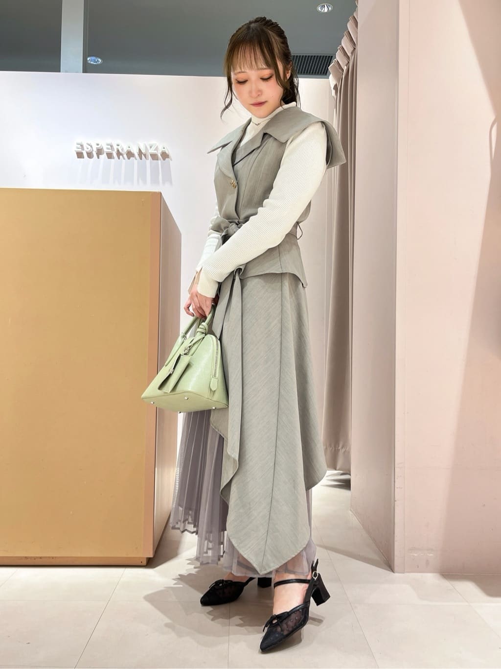 このかさんの「ESPERANZA｜チュールリボンバックストラップパンプス」を使ったコーディネート