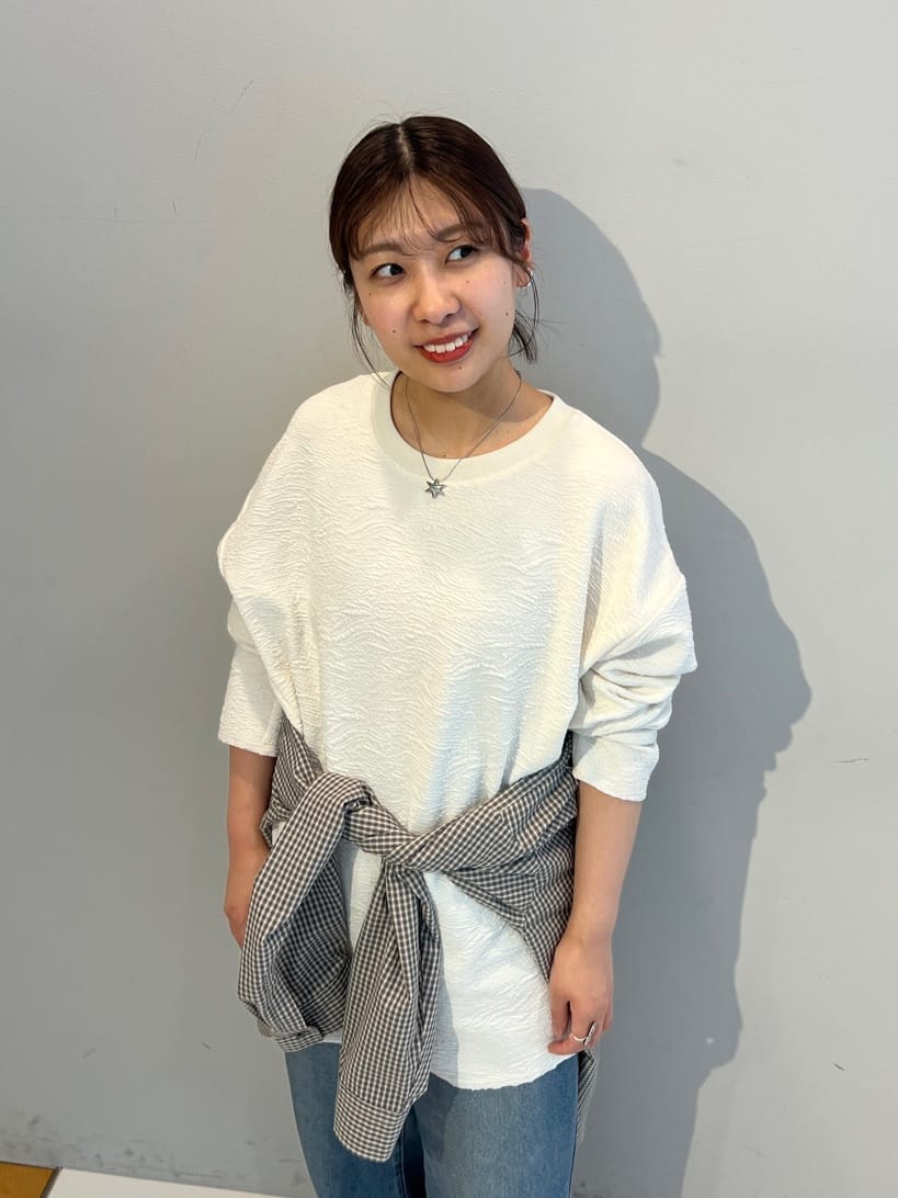 abeさんの「tk.TAKEO KIKUCHI｜アルチザンカットフクレジャカードカットソー」を使ったコーディネート