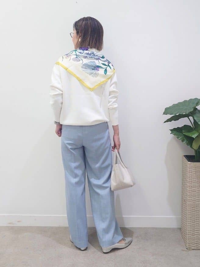 MUTSUKOさんの「UNTITLED｜【洗える/後ろウエストゴム】シャンブレーワイドパンツ」を使ったコーディネート