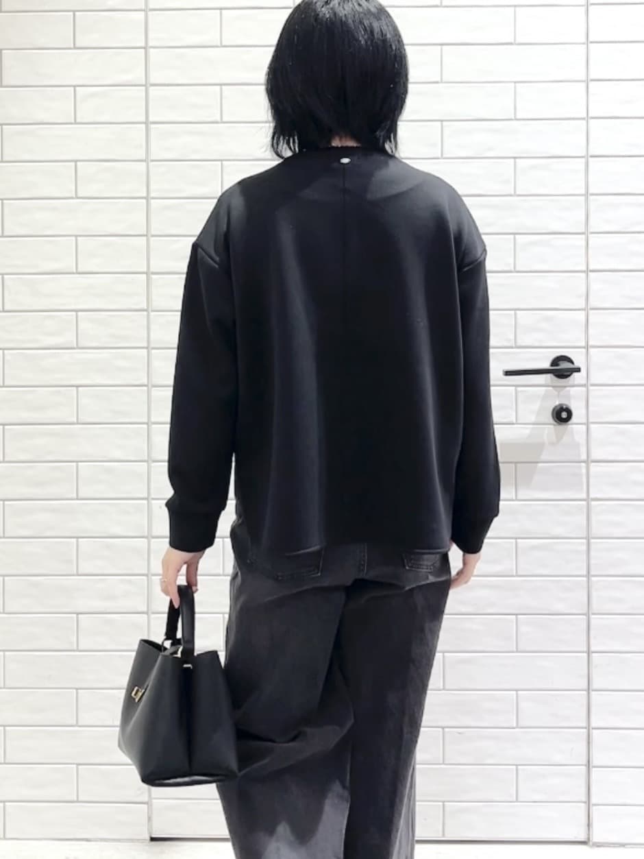 しおりさんの「OPAQUE.CLIP｜リラクシーボリュームスリーブトップス【洗濯機OK】」を使ったコーディネート
