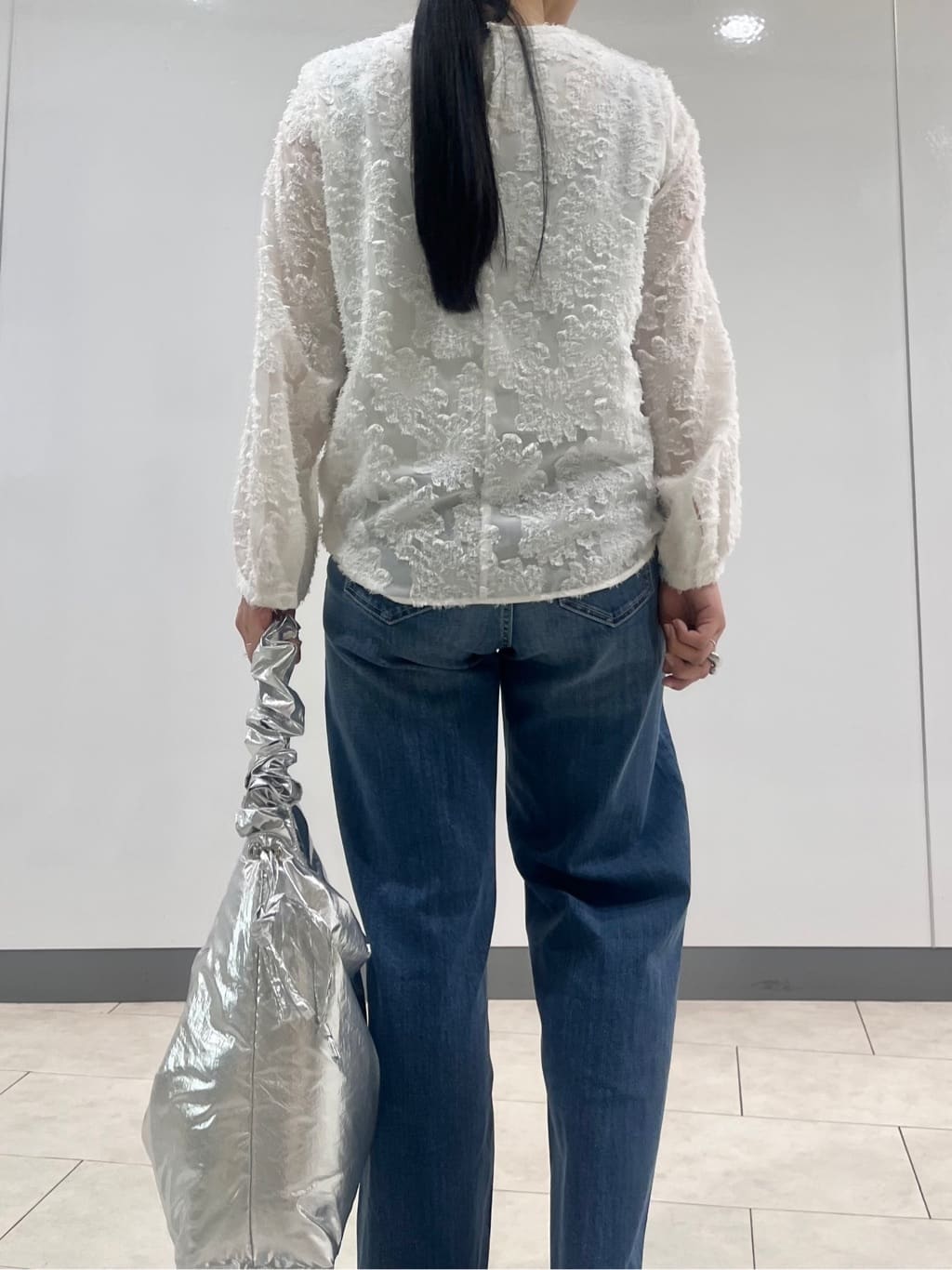 hasuさんの「INDIVI｜【撥水／軽量】ミニマル スタンドカラーコート」を使ったコーディネート