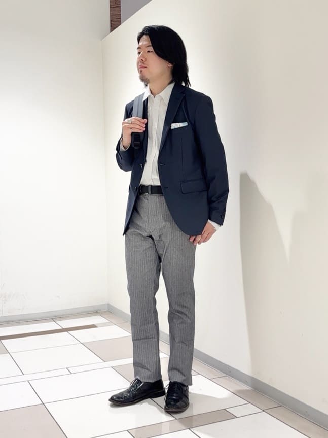 及川さんの「TAKEO KIKUCHI｜播州 ドビーストライプ フラワーシャツ」を使ったコーディネート