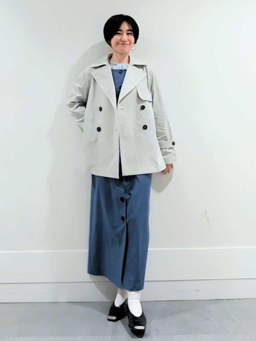 ミズタさんの「UNTITLED｜【定番人気/はっ水/洗える】タスランショートトレンチコート」を使ったコーディネート
