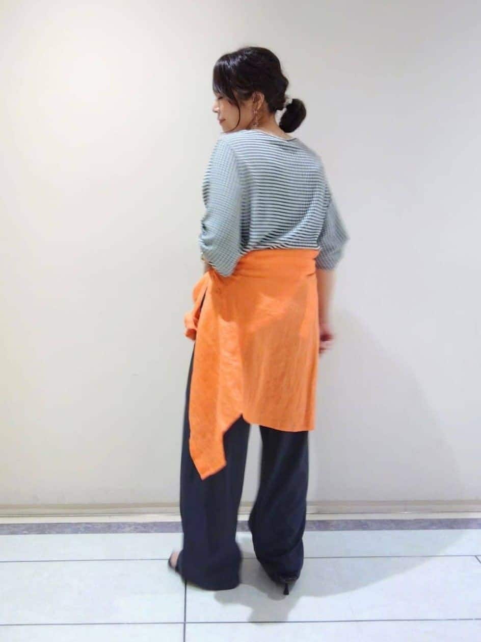 TOMOMIさんの「INDIVI｜【UVケア／吸汗速乾】凹凸素材ねじり袖トップス」を使ったコーディネート