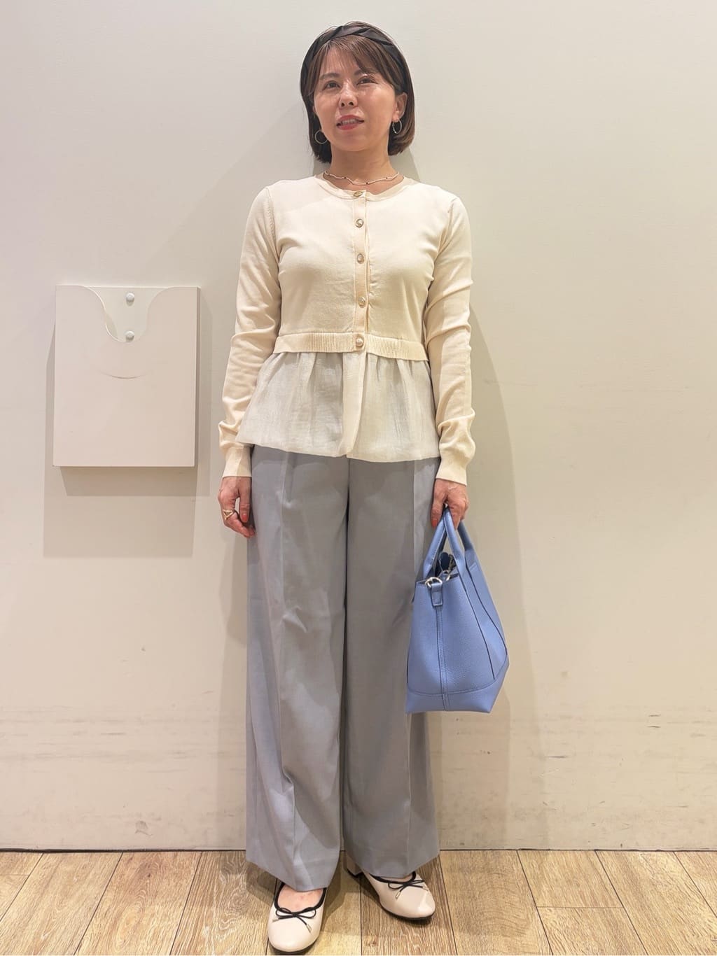 YUKOさんの「index｜フリルハイネックレーストップス【洗濯機OK】」を使ったコーディネート