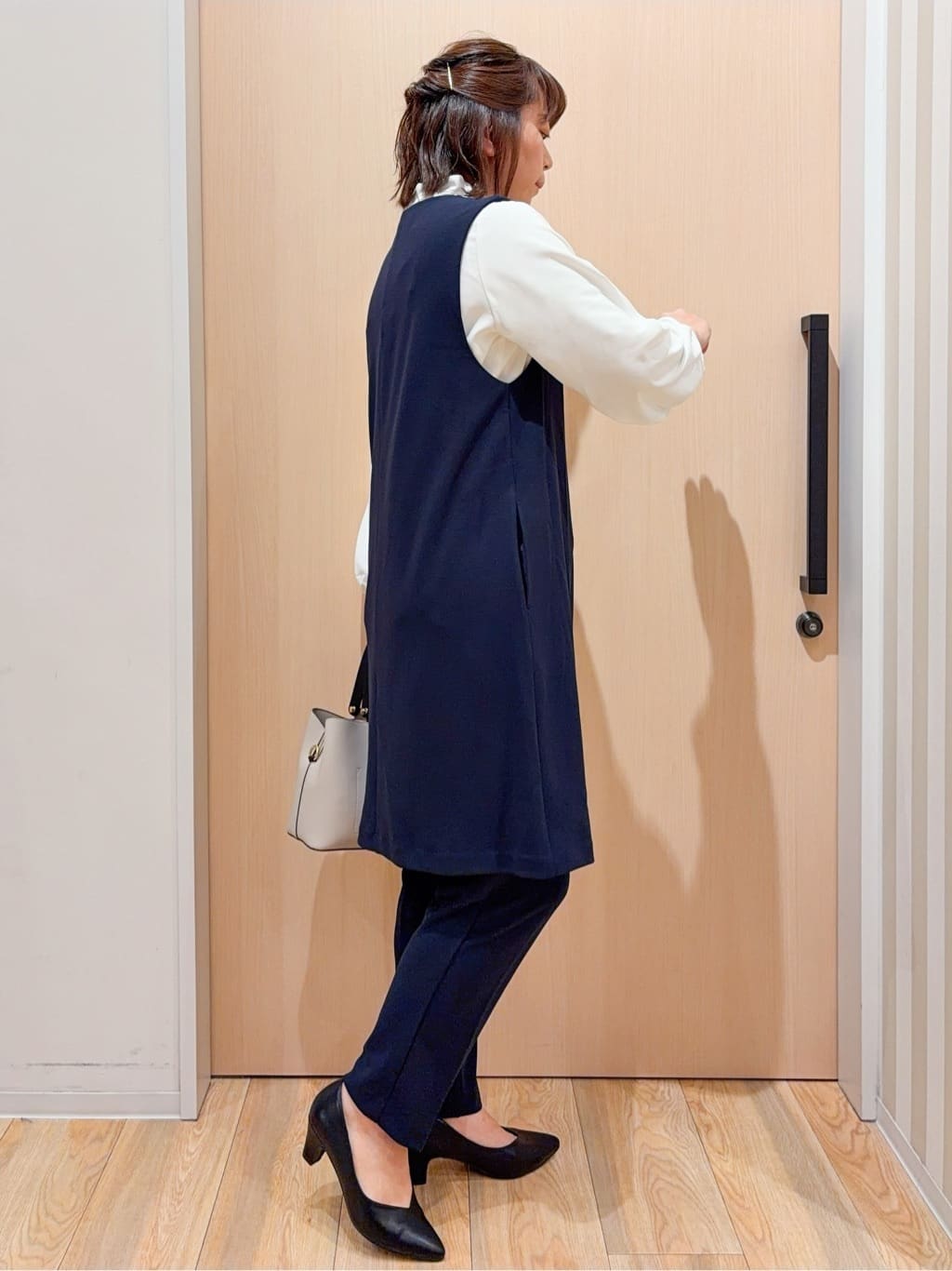 yocchiさんの「SHOO･LA･RUE｜【洗濯機可/セットアップ可/S-3L】きちんと楽に。カットジョーゼット ロングジレ」を使ったコーディネート