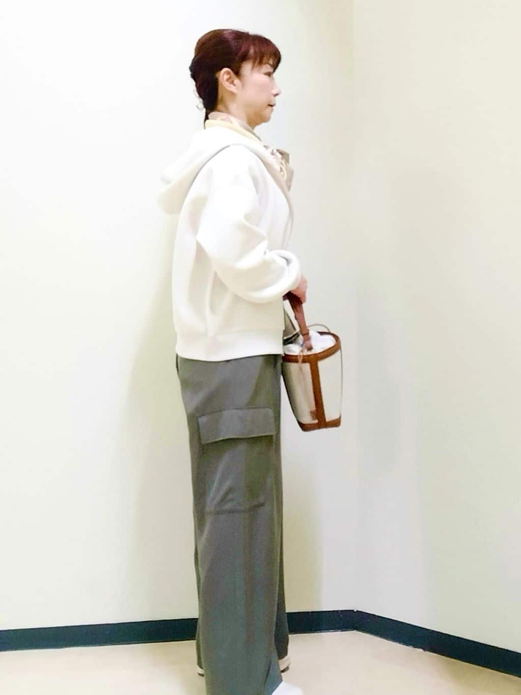 花さんの「Reflect｜ストレートワイドカーゴパンツ」を使ったコーディネート