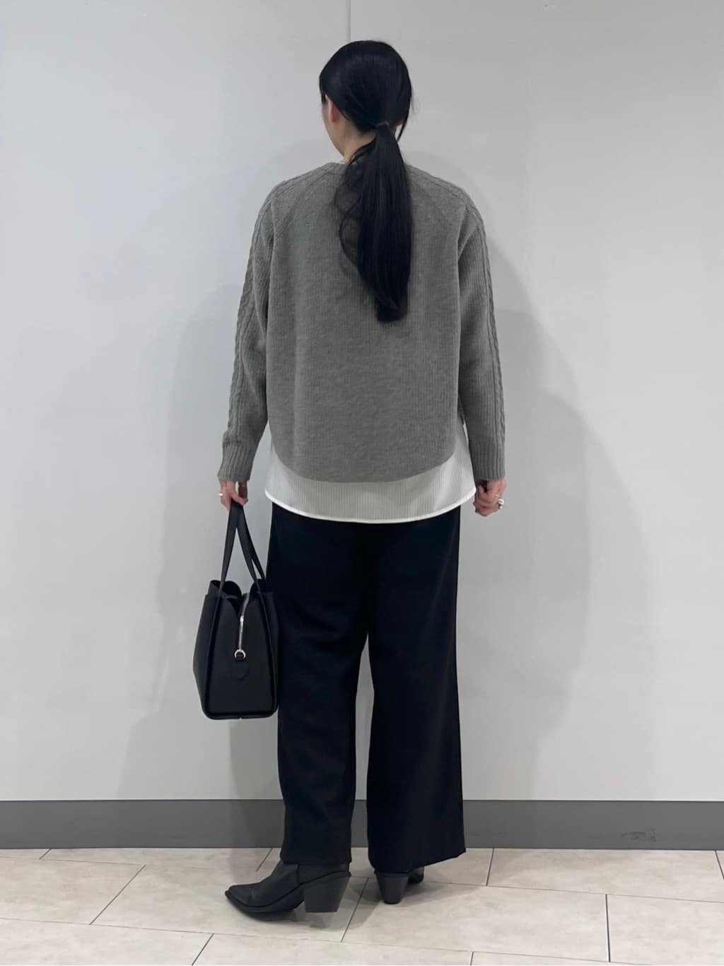 hasuさんの「INDIVI｜【名品／撥水／抗菌防臭】ロング丈リサイクルダウンコート」を使ったコーディネート