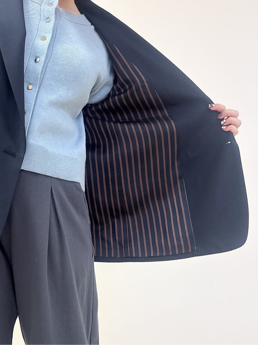 なかもとあきさんの「DRESSTERIOR｜コンフォート ダブルブレザー」を使ったコーディネート