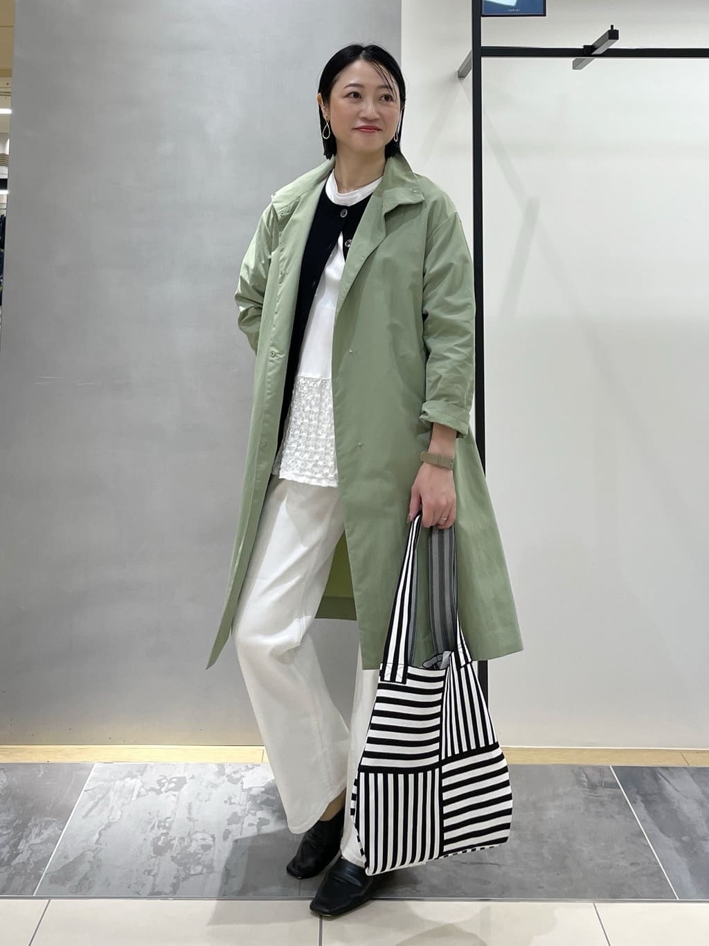 shihoさんの「INDIVI｜【洗える／前後2WAY／アンサンブル可能】ドルマンスリーブカーディガン」を使ったコーディネート