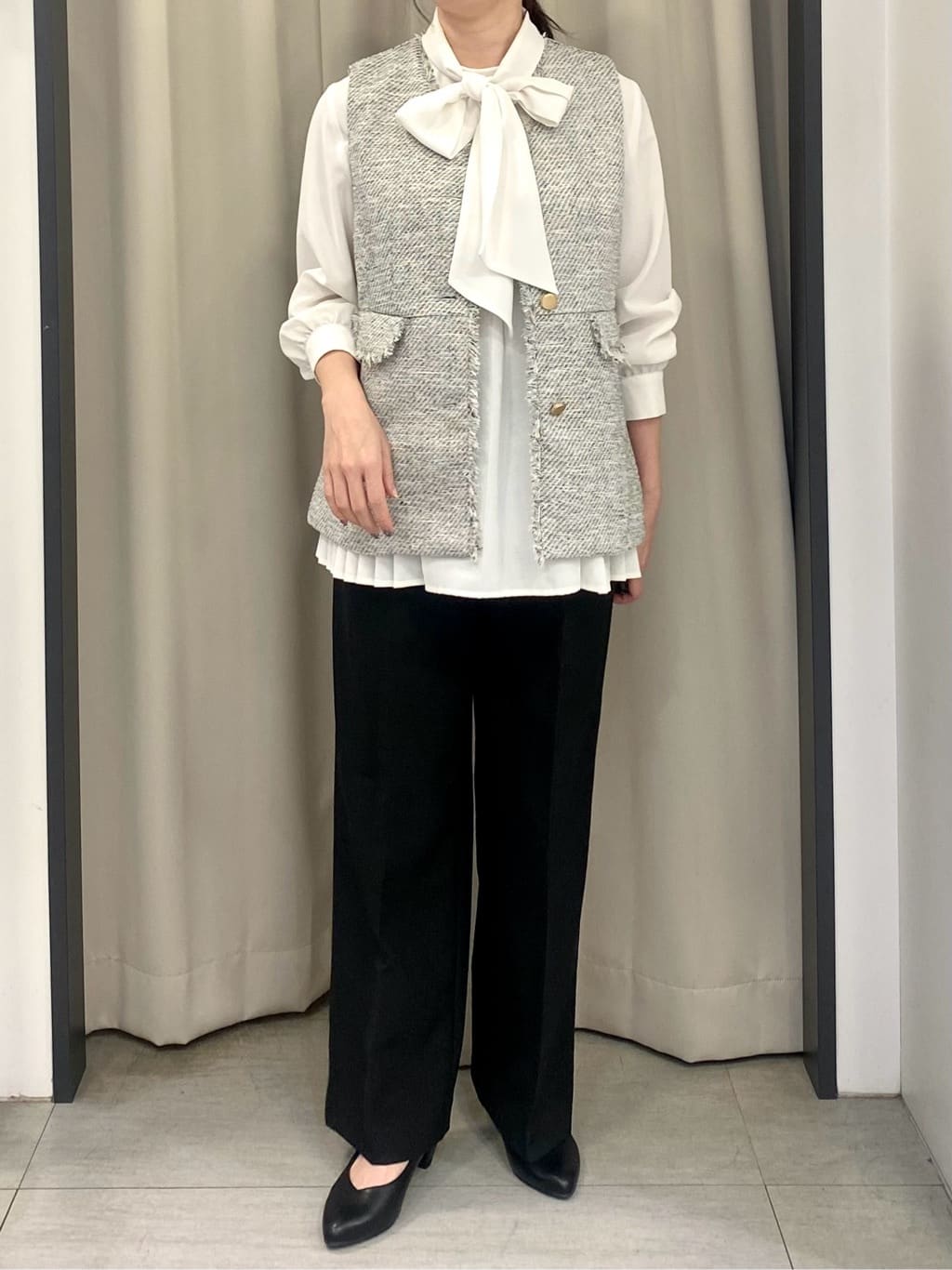 eguchiさんの「grove｜【マシンウォッシュ/防シワ/UVカット】裾プリーツ取り外しボウタイブラウス」を使ったコーディネート