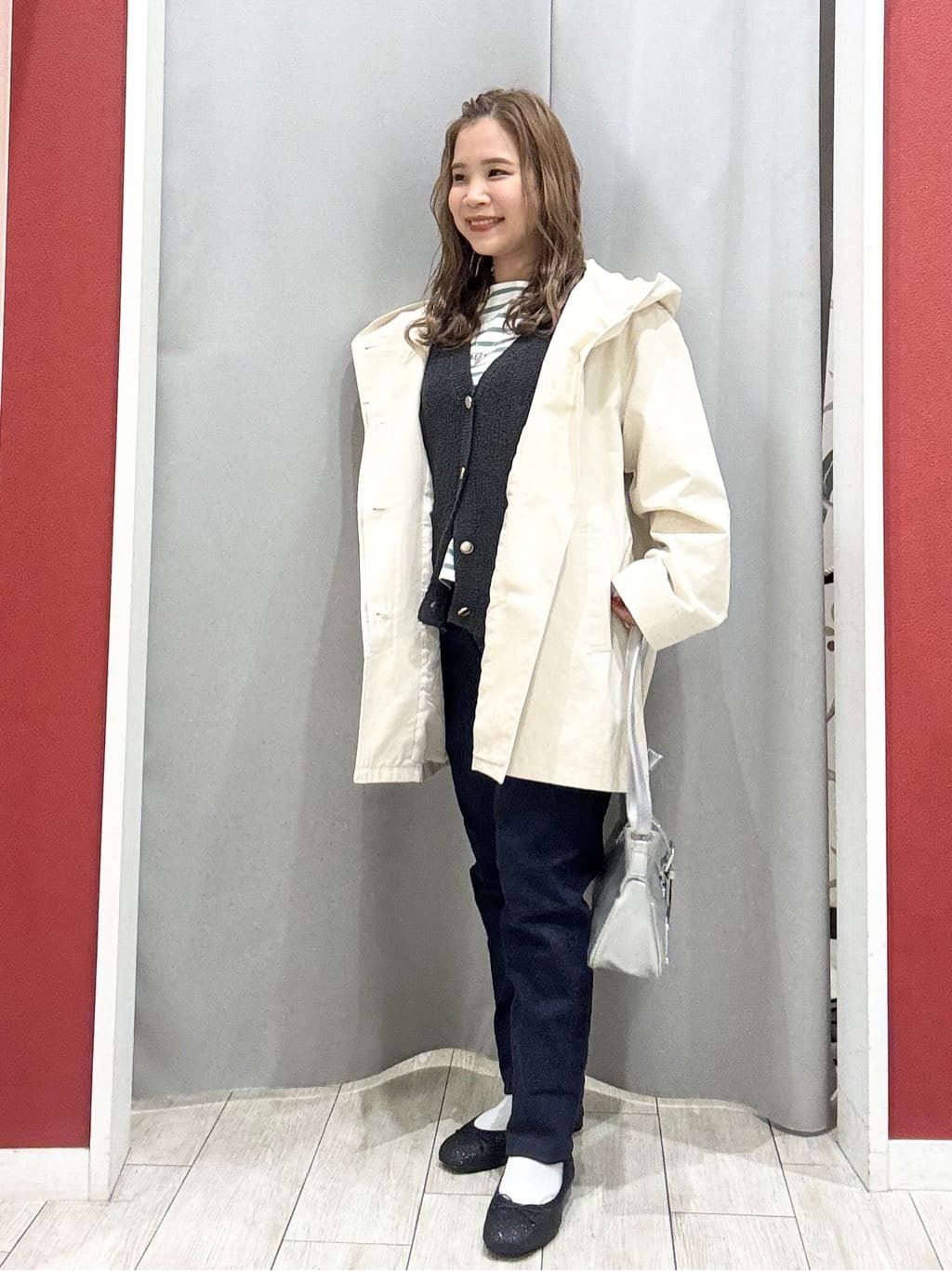 shioさんの「SHOO･LA･RUE｜【防花粉/洗濯機可/S-LL】ゆったり着られる 大人のテントフーディージャケット」を使ったコーディネート