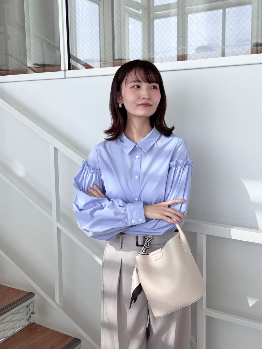 みさかさんの「index｜ボリュームスリーブブラウス【洗濯機OK】《5col》」を使ったコーディネート