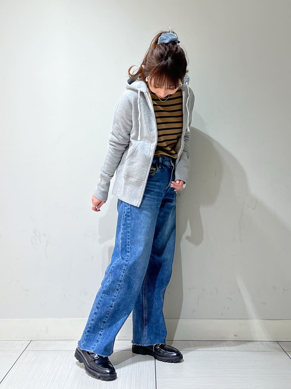 じゅんさんの「DRESSTERIOR｜デキシー吊裏毛ジップアップパーカ」を使ったコーディネート