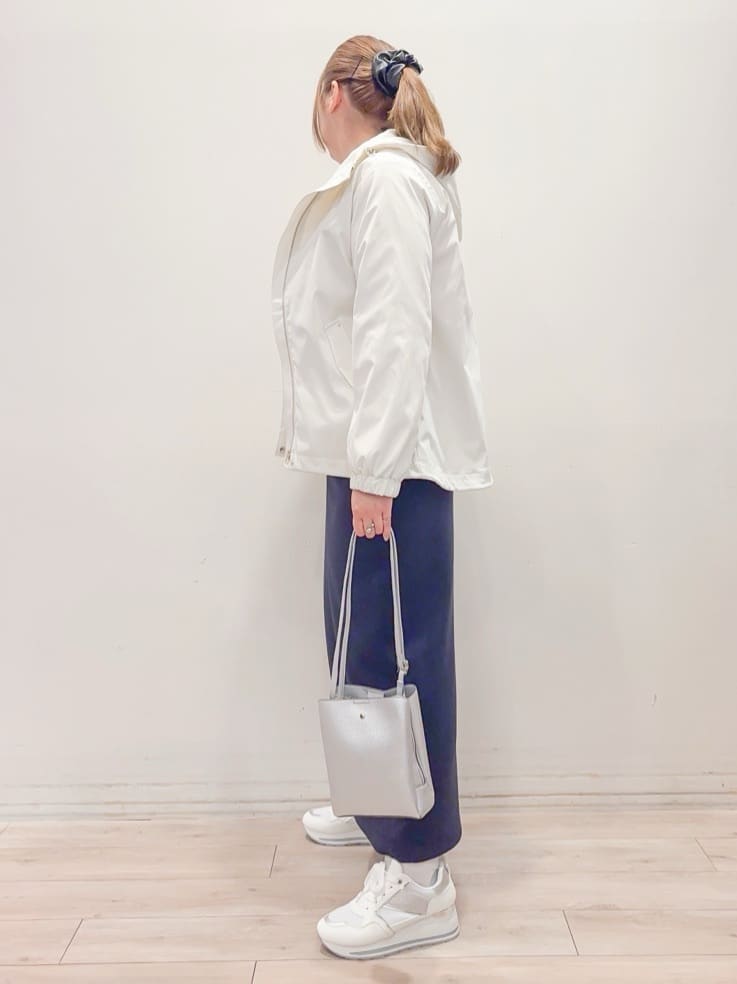 naoさんの「SHOO･LA･RUE｜【防花粉/高レビュー】きれいもかっこいいも叶える 欲張りマウンテンパーカ」を使ったコーディネート