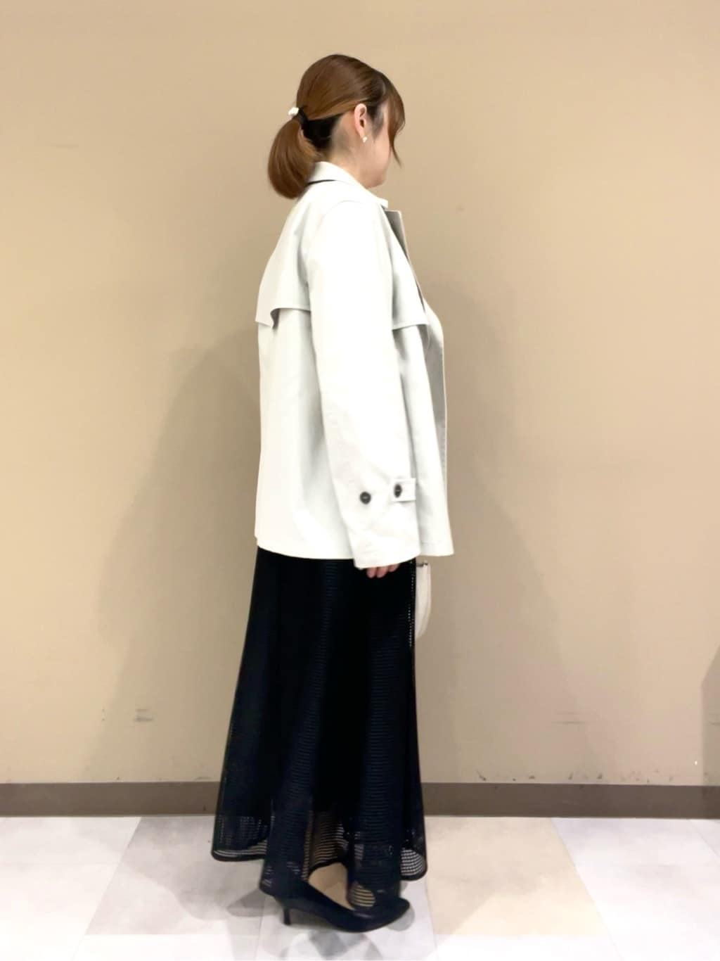 Tomoさんの「UNTITLED｜【定番人気/はっ水/洗える】タスランショートトレンチコート」を使ったコーディネート