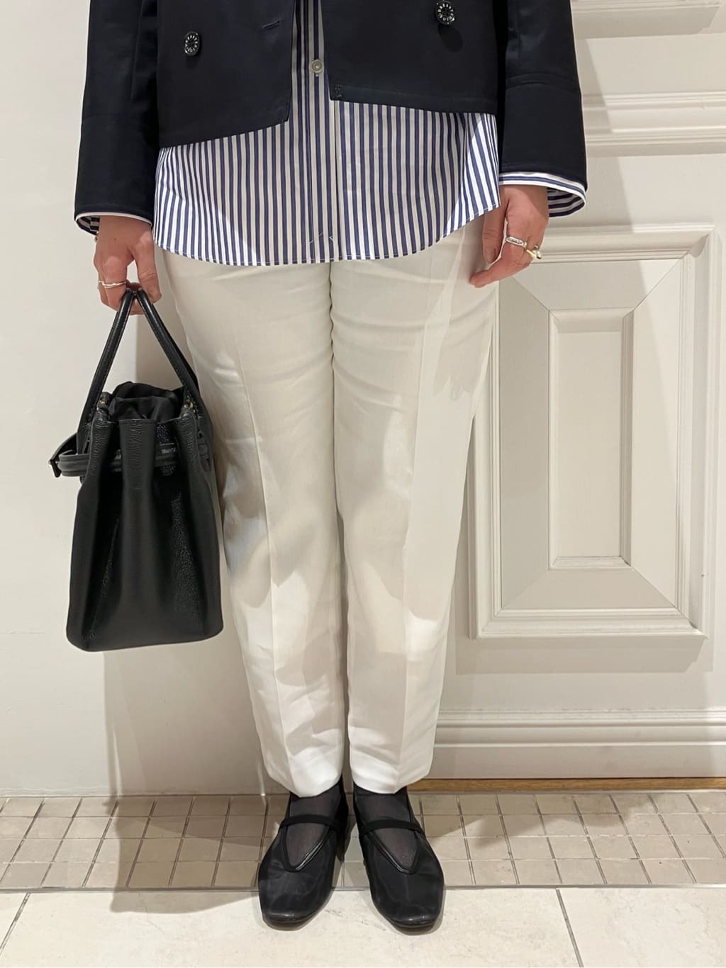 TAJIさんの「DRESSTERIOR｜【ウォッシャブル/撥水素材】Aラインショートトレンチジャケット」を使ったコーディネート