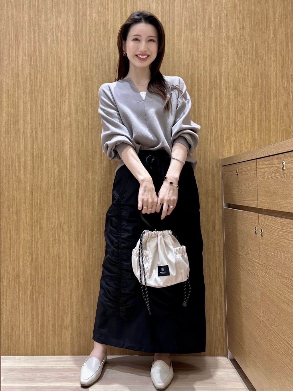 maiさんの「OPAQUE.CLIP｜キーネックデザインニット【洗濯機OK】」を使ったコーディネート