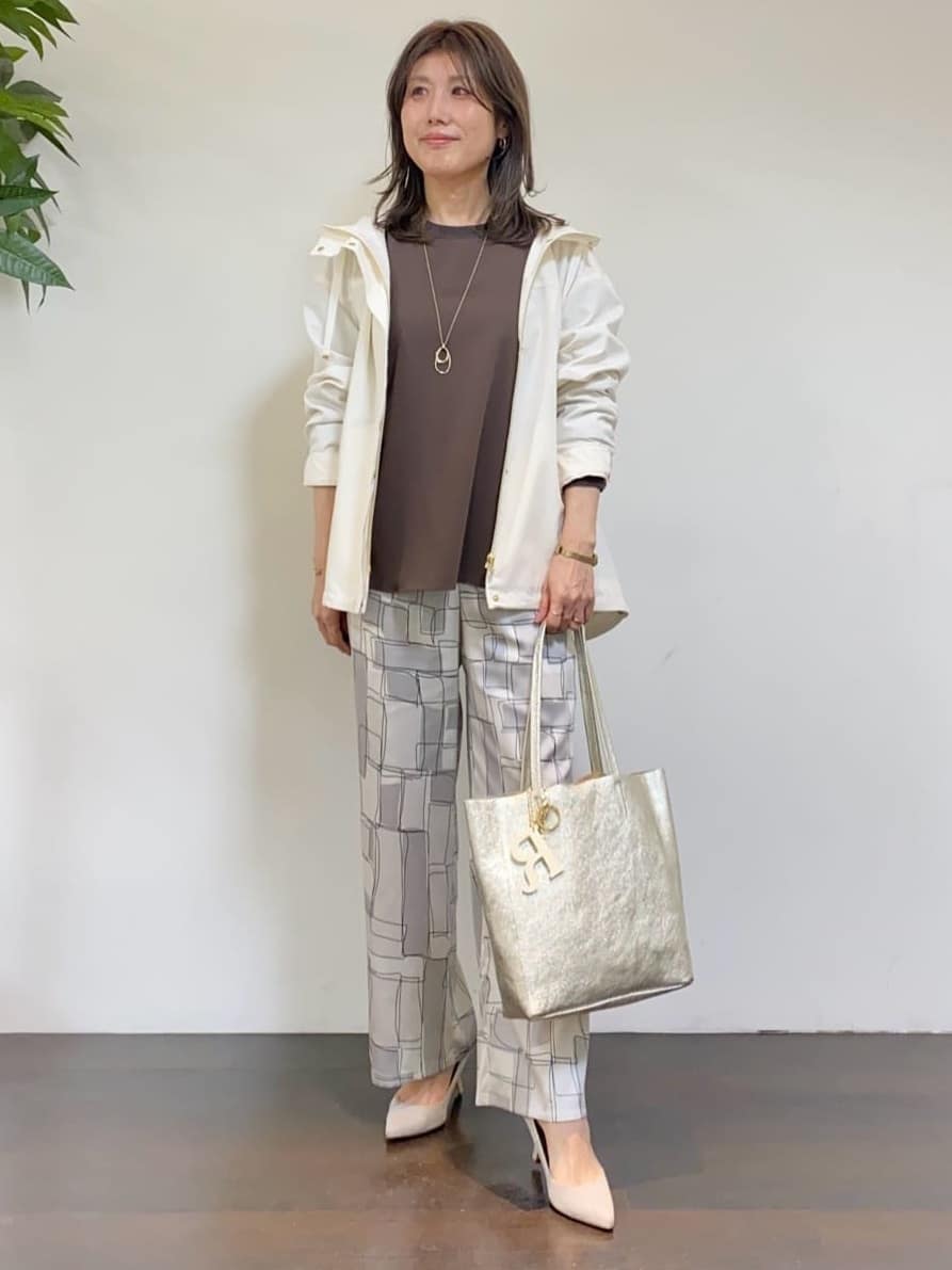 tomoさんの「UNTITLED｜【洗える/ゆったり】リッチジョーゼットブラウス」を使ったコーディネート