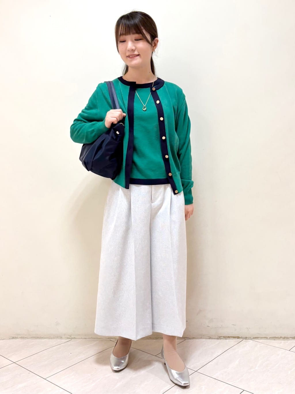 mikiさんの「Reflect｜【アンサンブル可】バイカラーカーディガン」を使ったコーディネート