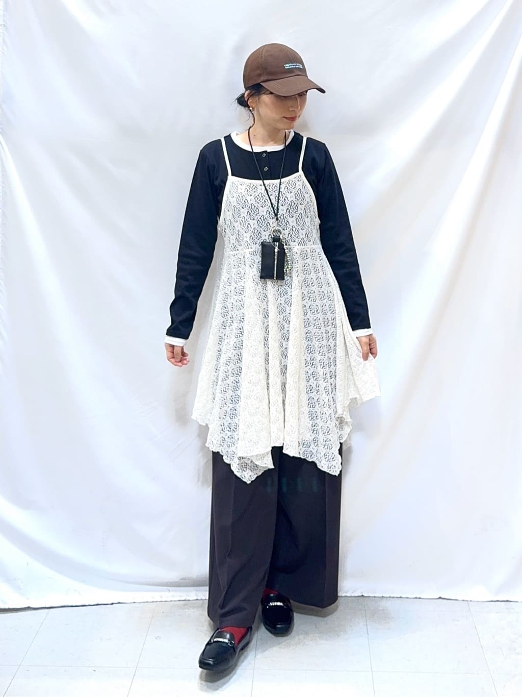 𝐇𝐢𝐫𝐨𝐦𝐢さんの「SHOO･LA･RUE｜【前後2WAYネック】レイヤードスタイルにおすすめ レースキャミチュニック」を使ったコーディネート