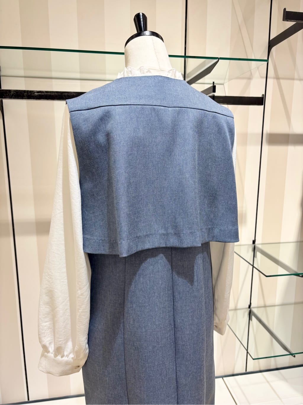 kikiさんの「grove｜高評価！【一枚着／ジレ】着回しできるトレンチライクジャンドレ」を使ったコーディネート