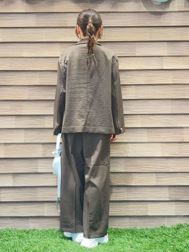 himiさんの「SHOO･LA･RUE｜【UV/抗菌防臭/洗濯機可】小さめロゴの大人スムースロンT」を使ったコーディネート