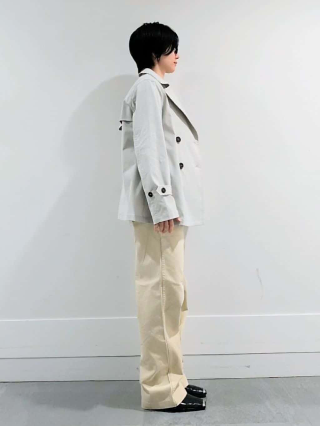 ミズタさんの「UNTITLED｜【定番人気/はっ水/洗える】タスランショートトレンチコート」を使ったコーディネート